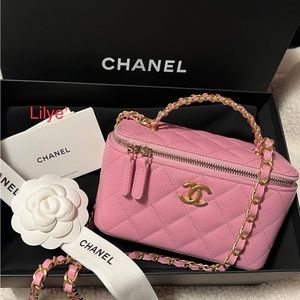 Brand new Chanel 22s pick me up vanity sakura pink caviar, light gold hardware.